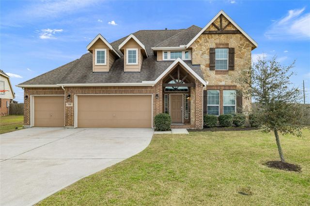 202 San Saba Dr, Mont Belvieu, TX 77523