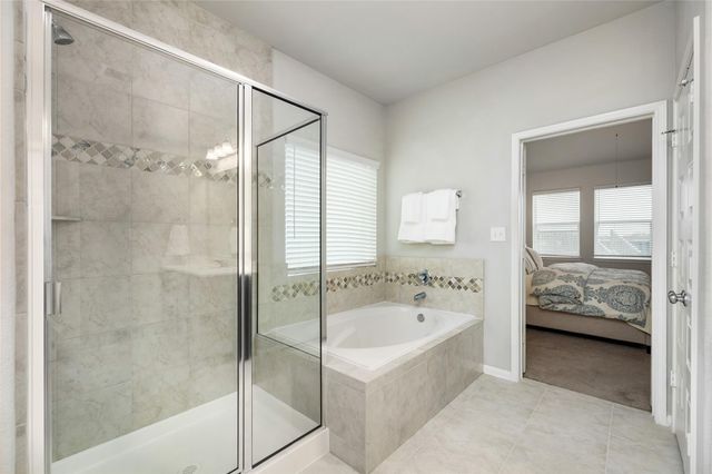 202 San Saba Dr, Mont Belvieu, TX 77523