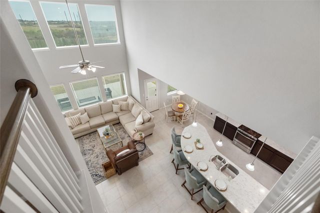 202 San Saba Dr, Mont Belvieu, TX 77523