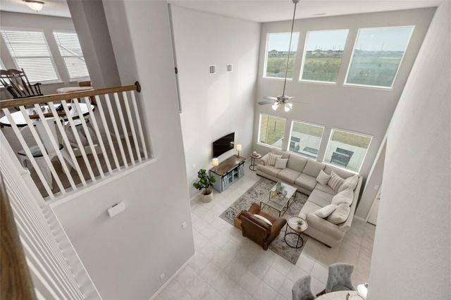 202 San Saba Dr, Mont Belvieu, TX 77523