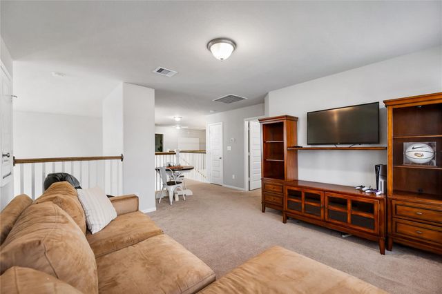 202 San Saba Dr, Mont Belvieu, TX 77523