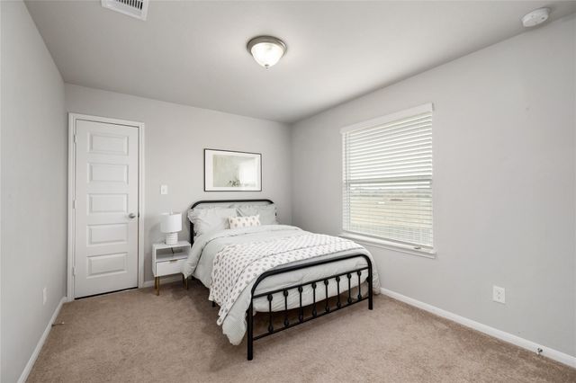 202 San Saba Dr, Mont Belvieu, TX 77523