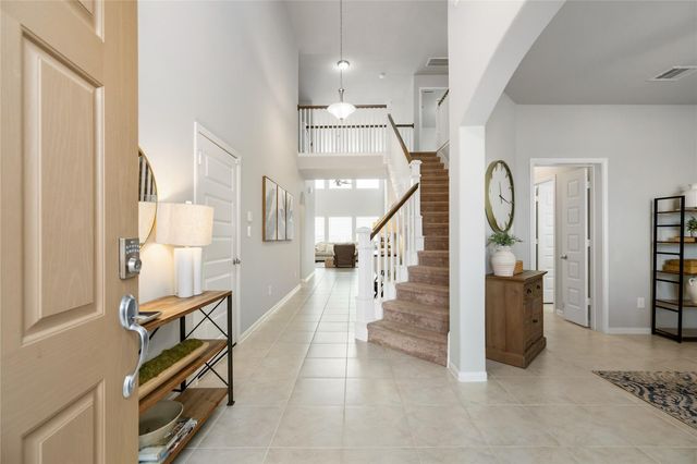 202 San Saba Dr, Mont Belvieu, TX 77523