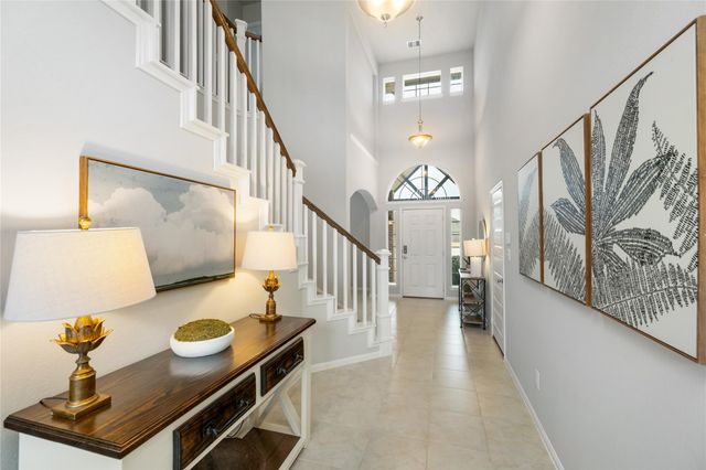 202 San Saba Dr, Mont Belvieu, TX 77523