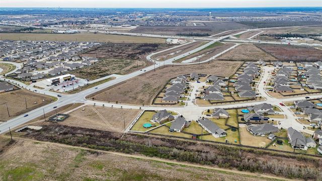 202 San Saba Dr, Mont Belvieu, TX 77523