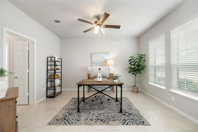 202 San Saba Dr, Mont Belvieu, TX 77523