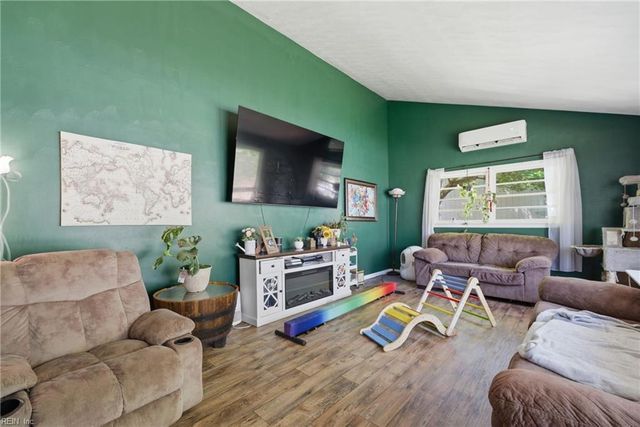 22 Garfield Drive DR, Newport News, VA 23608