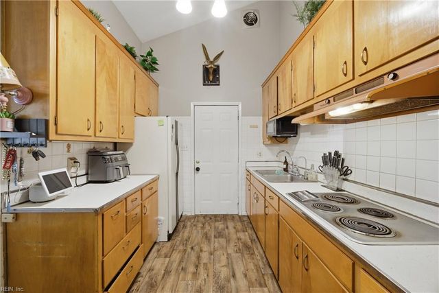 22 Garfield Drive DR, Newport News, VA 23608