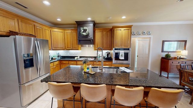 421 Southern Oak Dr, Dothan, AL 36301