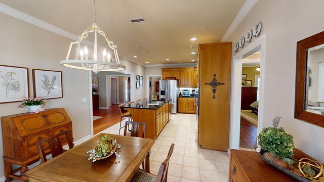 421 Southern Oak Dr, Dothan, AL 36301