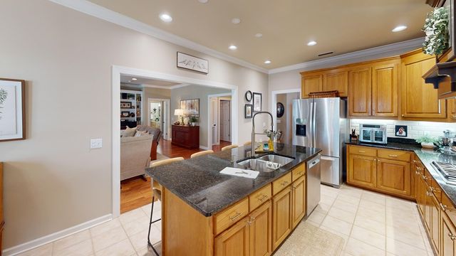 421 Southern Oak Dr, Dothan, AL 36301