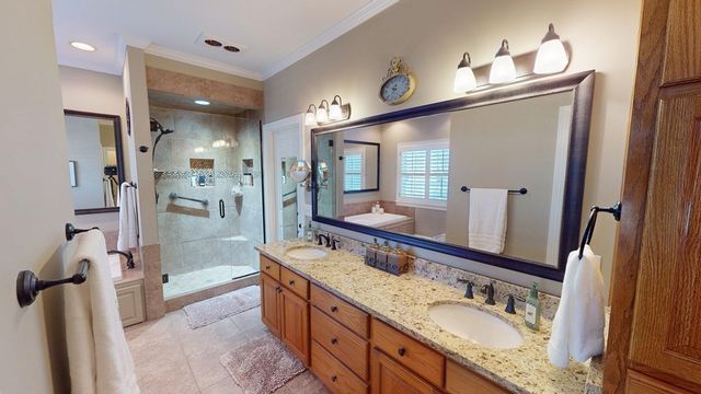 421 Southern Oak Dr, Dothan, AL 36301