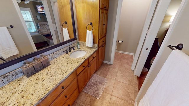 421 Southern Oak Dr, Dothan, AL 36301