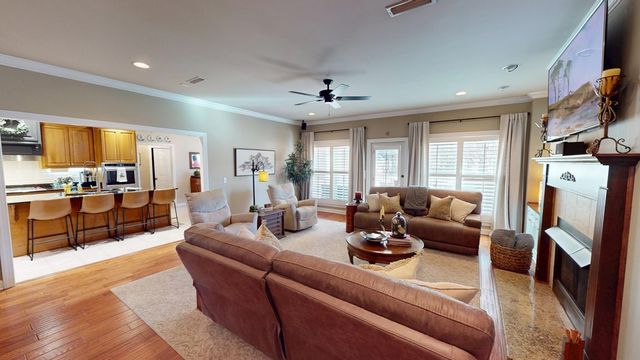 421 Southern Oak Dr, Dothan, AL 36301