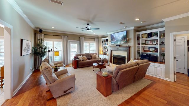 421 Southern Oak Dr, Dothan, AL 36301