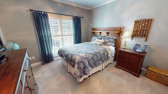 421 Southern Oak Dr, Dothan, AL 36301