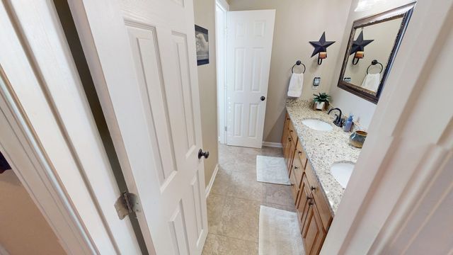 421 Southern Oak Dr, Dothan, AL 36301