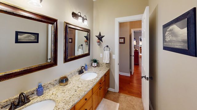 421 Southern Oak Dr, Dothan, AL 36301