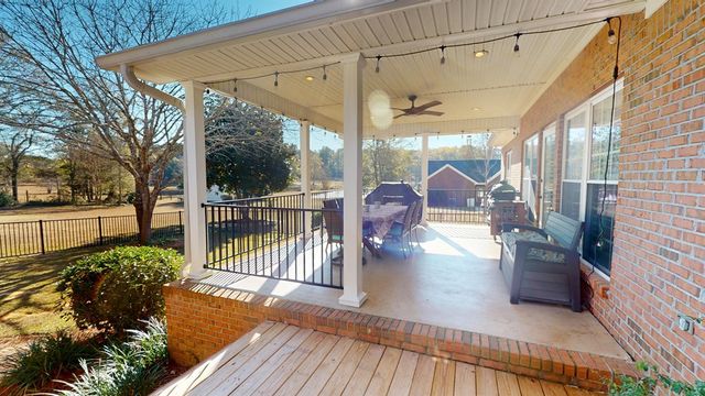 421 Southern Oak Dr, Dothan, AL 36301