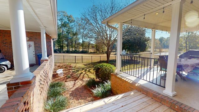 421 Southern Oak Dr, Dothan, AL 36301
