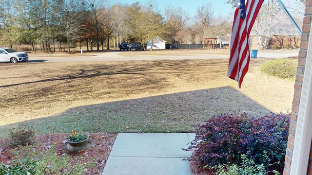 421 Southern Oak Dr, Dothan, AL 36301