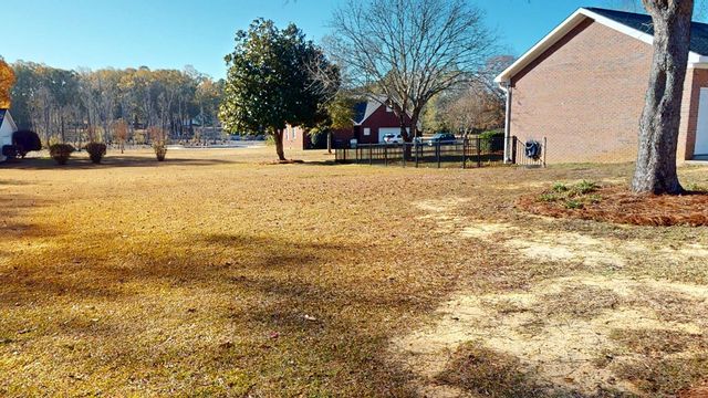 421 Southern Oak Dr, Dothan, AL 36301