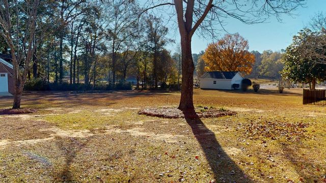 421 Southern Oak Dr, Dothan, AL 36301