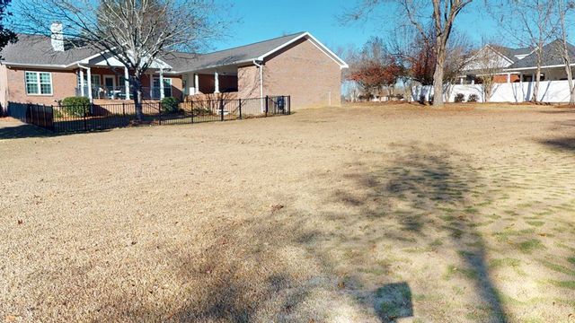 421 Southern Oak Dr, Dothan, AL 36301