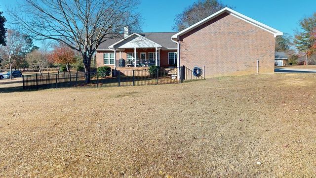 421 Southern Oak Dr, Dothan, AL 36301