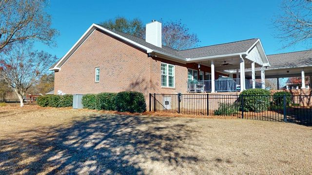 421 Southern Oak Dr, Dothan, AL 36301