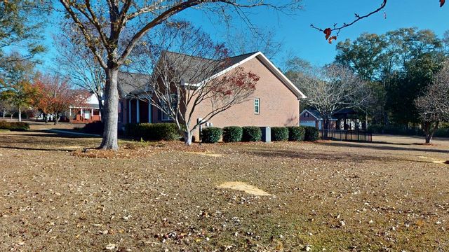 421 Southern Oak Dr, Dothan, AL 36301