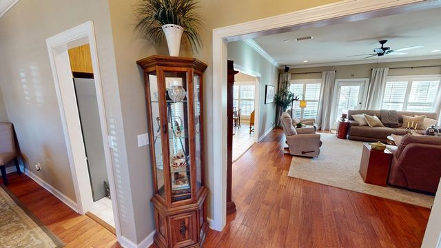 421 Southern Oak Dr, Dothan, AL 36301