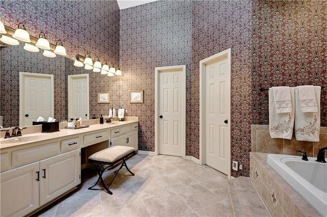 7620 Lichtenauer Street, Shawnee, KS 66217