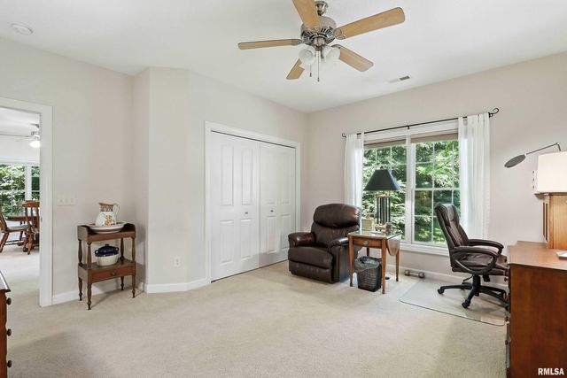 1227 E KIMBERLY Road # 5A, Bettendorf, IA 52722