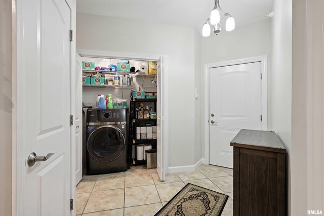 1227 E KIMBERLY Road # 5A, Bettendorf, IA 52722