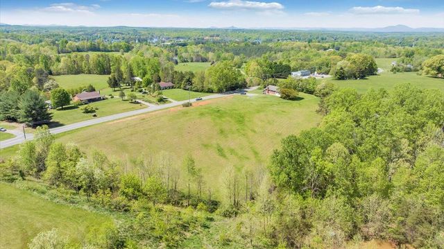 15723 Moneta RD, Moneta, VA 24121