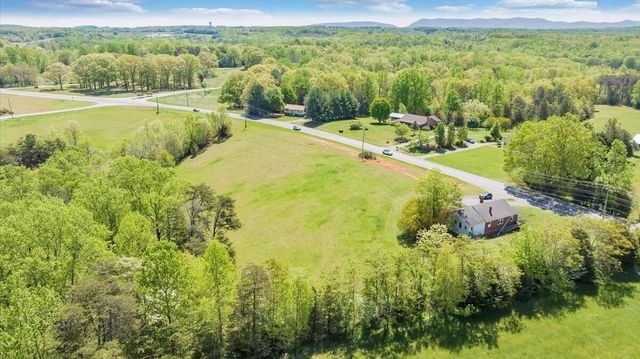 15723 Moneta RD, Moneta, VA 24121