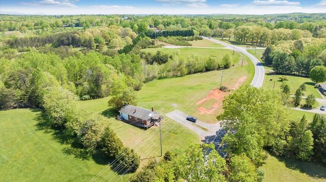 15723 Moneta RD, Moneta, VA 24121