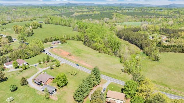 15723 Moneta RD, Moneta, VA 24121