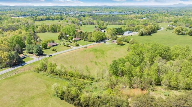 15723 Moneta RD, Moneta, VA 24121