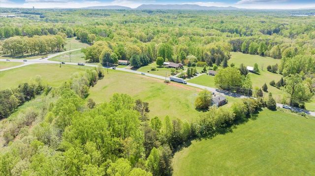 15723 Moneta RD, Moneta, VA 24121