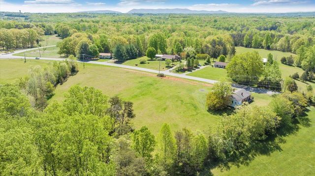 15723 Moneta RD, Moneta, VA 24121