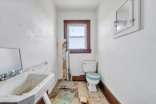 15723 Moneta RD, Moneta, VA 24121