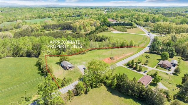 15723 Moneta RD, Moneta, VA 24121