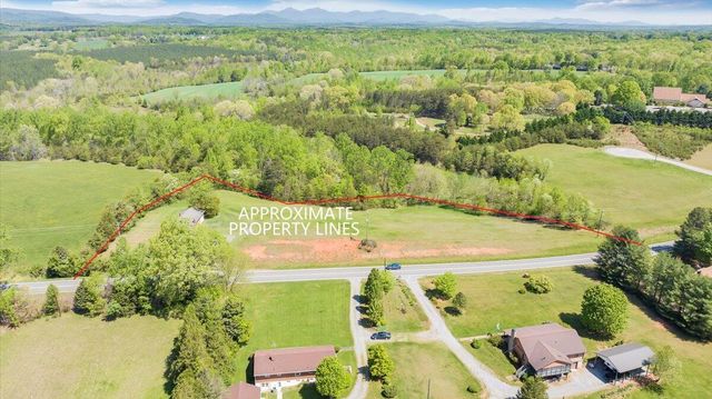 15723 Moneta RD, Moneta, VA 24121
