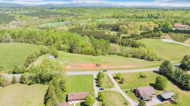 15723 Moneta RD, Moneta, VA 24121