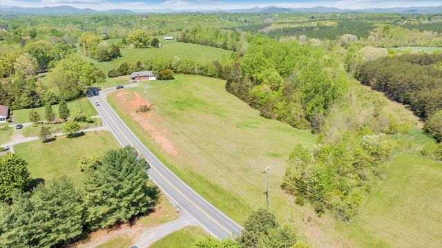 15723 Moneta RD, Moneta, VA 24121
