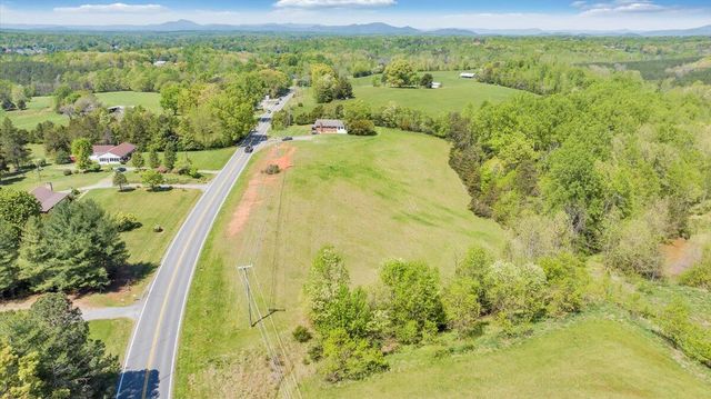 15723 Moneta RD, Moneta, VA 24121