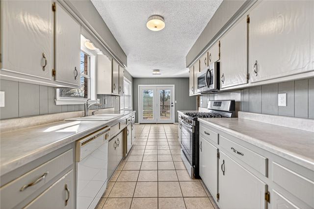 405 Indian Trail, Springdale, AR 72764