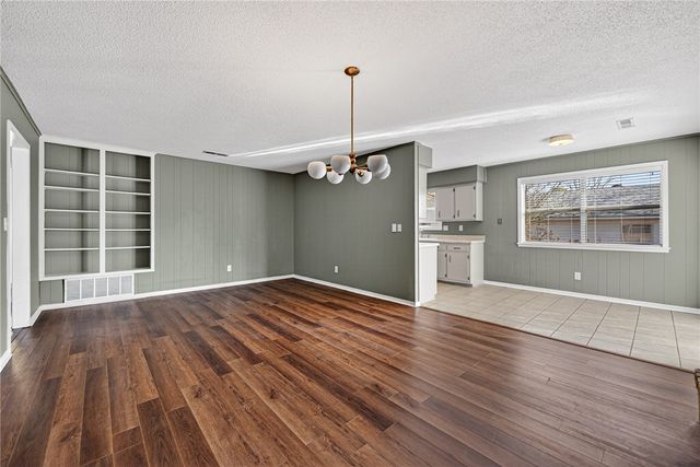 405 Indian Trail, Springdale, AR 72764